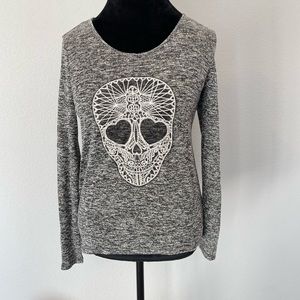 Aeropostale top with lave skull, black, grey and white. Long sleeve